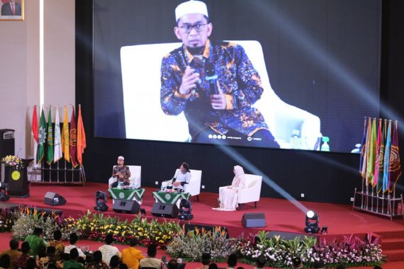 Ustaz Adi Hidayat: Islam Tidak Anti dengan Seni - JPNN.COM