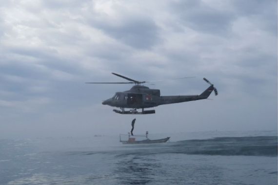 Aksi Helikopter TNI AL Mendukung Siswa Berlatih Intai Tempur Amfibi, Lihat - JPNN.COM