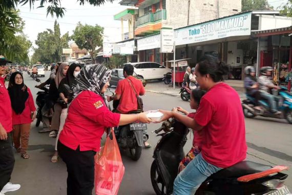 Laskar Ngawi dan Anis Rupata Nera Foundation Berbagi Kebaikan di Ramadan - JPNN.COM