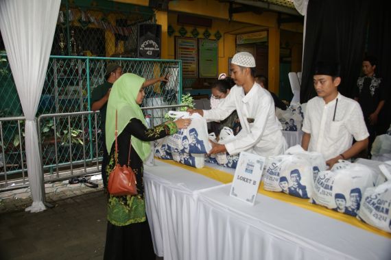 Pertamina dan Kementerian BUMN Salurkan 1.000 Paket Sembako Murah di Jakarta Utara - JPNN.COM