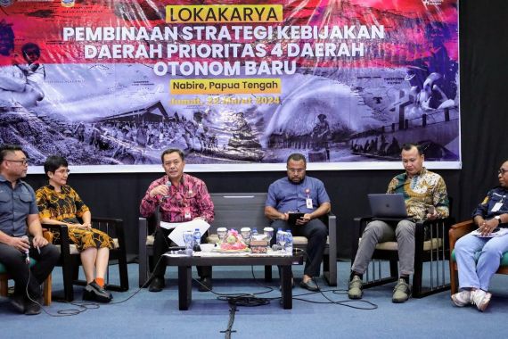 Kepala BSKDN Kemendagri Kunker ke Papua Tengah, Menyampaikan Hal Penting soal Inovasi Daerah - JPNN.COM