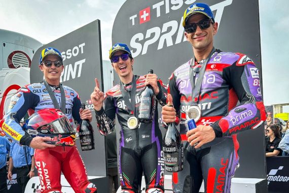 Hasil Lengkap Sprint MotoGP Portugal: Vinales Juara, 4 Pembalap jadi Korban - JPNN.COM