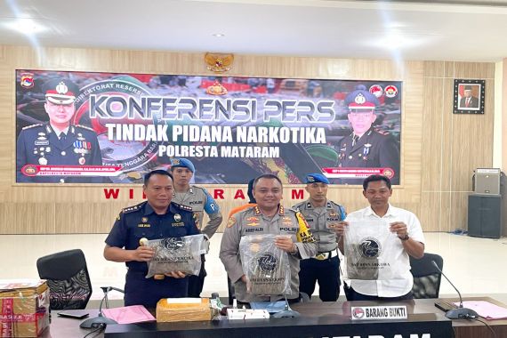 Bea Cukai & Polresta Mataram Sita 2 Kilogram Paket Ganja Asal Sumatera - JPNN.COM
