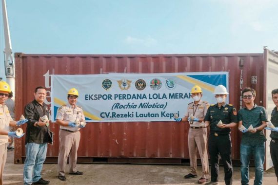 UMKM Tanjungpinang Ekspor 13 Ton Cangkang Keong Bahan Baku Kancing Baju ke Vietnam - JPNN.COM