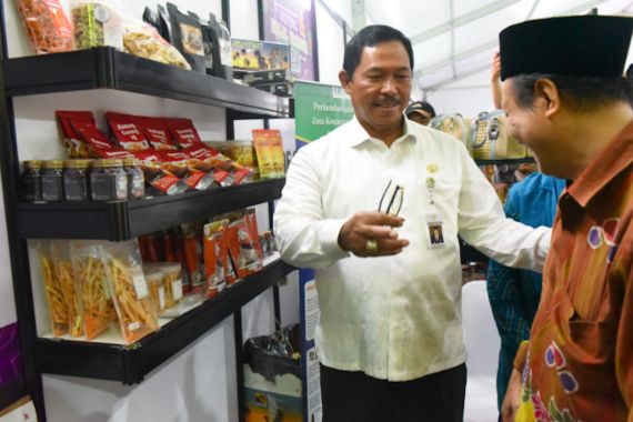 Penjabat Gubernur Jateng Dorong Ekosistem Halal Melalui Penguatan UMKM - JPNN.COM