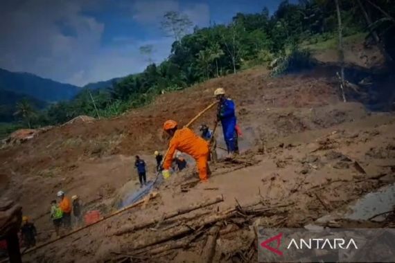 Longsor di Bandung Barat, 11 Korban Masih Hilang - JPNN.COM