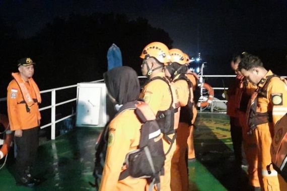 Kapal Terbalik di Bontang, 9 Nelayan Hilang - JPNN.COM