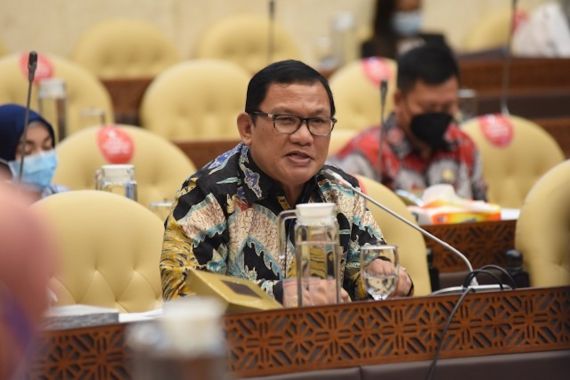 Golkar Tugaskan Hanan A Rozak Maju di Pilgub Lampung 2024 - JPNN.COM
