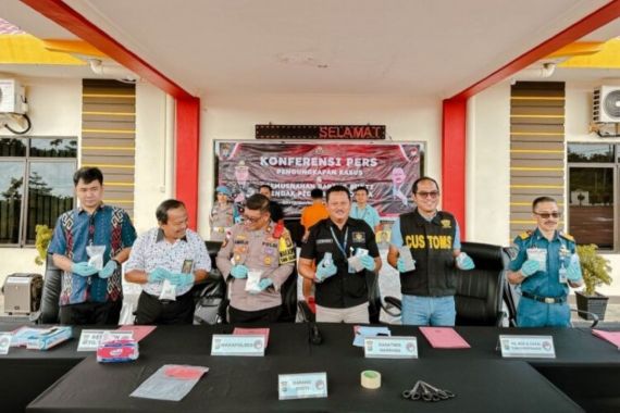 Bea Cukai Tanjungpinang & Polres Bintan Musnahkan 1 Kilogram Sabu-Sabu - JPNN.COM