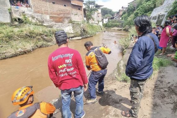 Hanyut di Sungai Brantas Kota Malang, Balita Bernama Kurt Cobain Ditemukan Meninggal Dunia - JPNN.COM