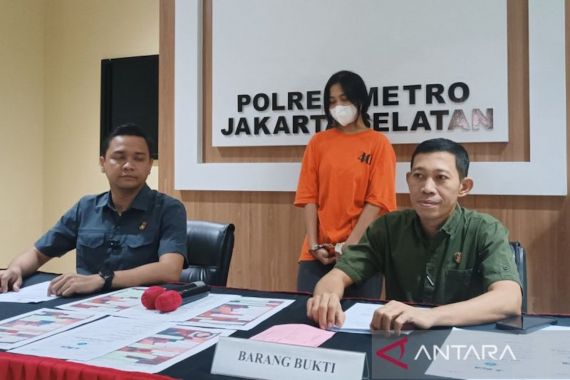 Pelaku Penipuan Tiket Konser Coldplay Senilai Rp 1,2 Miliar Ditangkap Polisi di Jaksel - JPNN.COM