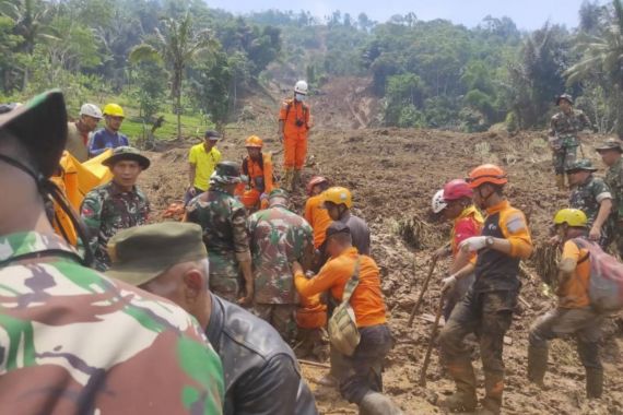 3 Jasad Korban Longsor Cipongkor Bandung Ditemukan, 7 Orang Masih Hilang - JPNN.COM