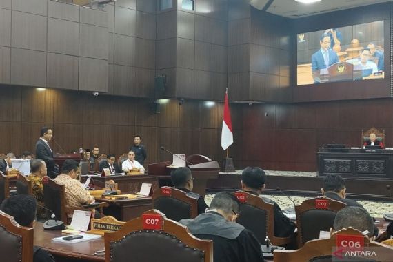 MK Tolak Gugatan Sengketa Pilpres Anies-Cak Imin - JPNN.COM