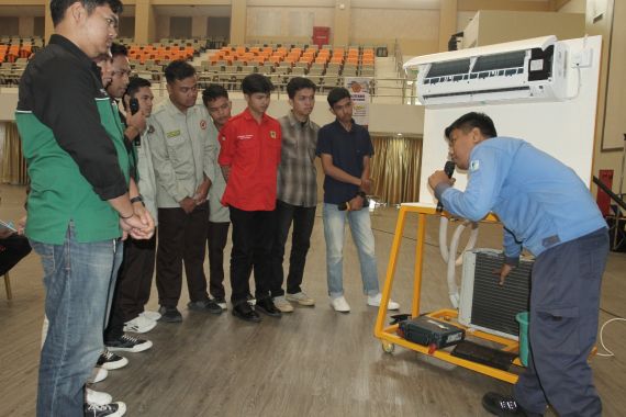 Dua Kampus di Padang dapat Inspirasi dari Program DAIKIN Goes to Campus - JPNN.COM