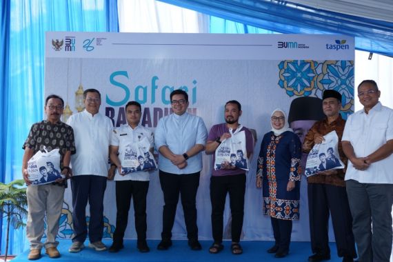 Gelar Safari Ramadan BUMN, Taspen Bagikan Ribuan Paket Sembako - JPNN.COM