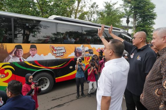 Dasco dan Andre Lepas 50 Bus Pulang Basamo 2024: Ini Komitmen Prabowo Membangun Sumbar - JPNN.COM