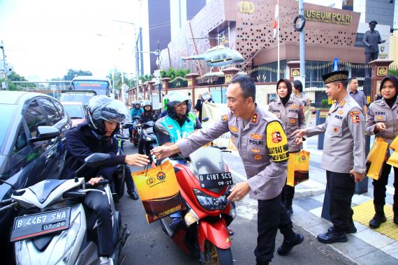 4 Jenderal Polri & Wartawan Kompak Berbagi Kebaikan saat Ramadan - JPNN.COM