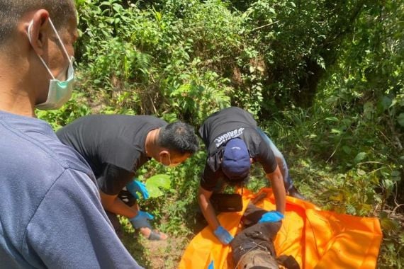 Mayat Pria Bersimbah Darah Ditemukan di Dekat Tugu Brimob, Diduga Korban Kekerasan - JPNN.COM