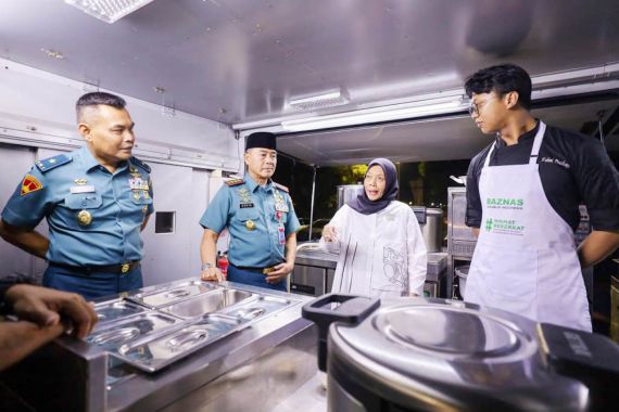 BAZNAS dan TNI AL Gelar Buka Puasa Bersama Ojol dan Masyarakat Pesisir - JPNN.COM
