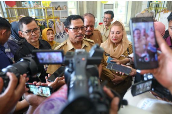 Penjabat Gubernur Jateng Pastikan Persediaan Pangan dan Energi Aman Selama Lebaran - JPNN.COM