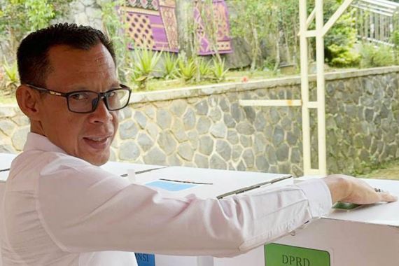 Jaro Ade: Prabowo-Gibran Tidak Menang 100% di Desa Cileuksa - JPNN.COM