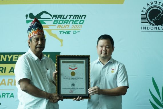 Libatkan Peserta Tunanetra dalam Arutmin Borneo Run, Anak Usaha BUMI Raih Rekor MURI - JPNN.COM