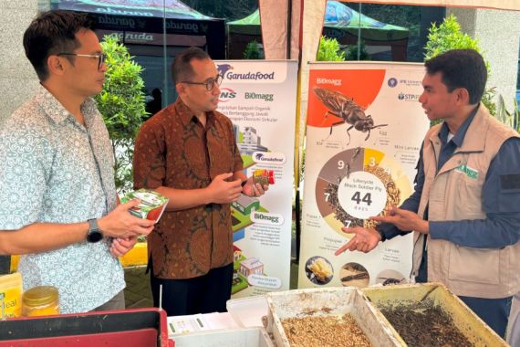 Karyawan Garudafood Diajak Mengelola Sampah Menggunakan Maggot  - JPNN.COM