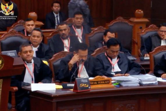 Sidang PHPU Memanas, Hakim Tegur Hotman Paris, BW Tak Terima Dibilang Mengeyel - JPNN.COM