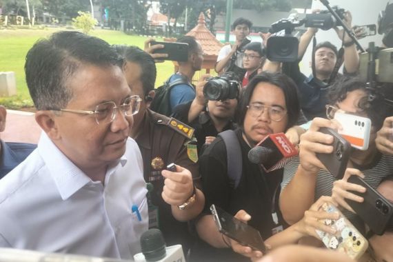 Usut Aliran Dana Hasil Korupsi, Kejagung Periksa Sandra Dewi - JPNN.COM