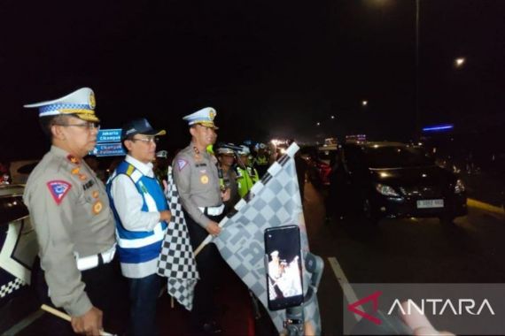 Polri Memberlakukan One Way di Tol Cipali Menuju Kalikangkung - JPNN.COM