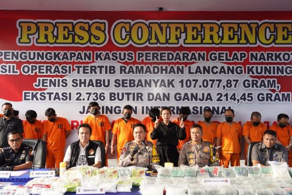 Polda Riau Tangkap Gembong Narkoba Jaringan Internasional, Sita 107 Kg Sabu-sabu - JPNN.COM