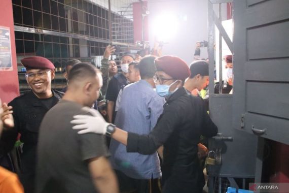 Ratusan Benda Terlarang Ditemukan di Kamar Tahanan Lapas Cianjur, Kok Bisa? - JPNN.COM