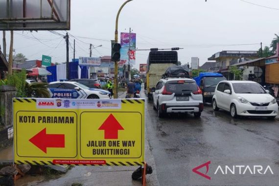 Penerapan One Way Padang - Bukittinggi Efektif Mengurai Macet Arus Mudik - JPNN.COM