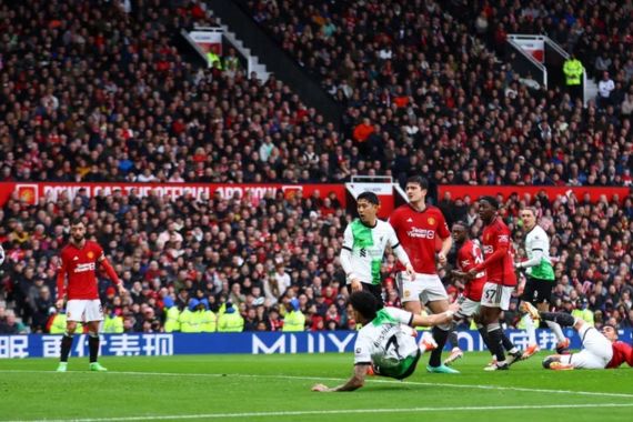 Manchester United Vs Liverpool, Luis Diaz Cetak Gol di Babak Pertama - JPNN.COM