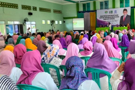 PKB Bantu Warga Terdampak Banjir di Demak, Cak Imin Salurkan Zakat Mal - JPNN.COM