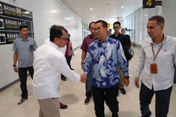 Pantau Arus Mudik di Bandara Sepinggan, Penjabat Gubernur Kaltim: 175 Penerbangan Dalam Sehari - JPNN.COM