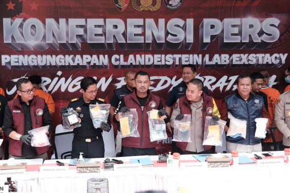 Bea Cukai-Bareskrim Bongkar Pabrik Ekstasi di Sunter, 4 Tersangka Diringkus, 2 Masuk DPO - JPNN.COM