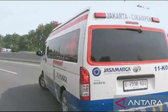 2 Korban Luka Kecelakaan di Tol Cikampek Masih Dirawat di RS Rosela - JPNN.COM