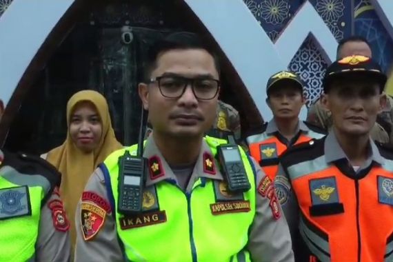 Arus Mudik, 300 Truk Bertonase Besar Dikandangkan di Palembang - JPNN.COM