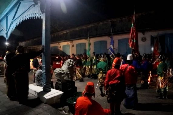 Memahami Arti 1.000 Tumpeng pada Tradisi Unik Malam Selikuran di Keraton Surakarta - JPNN.COM