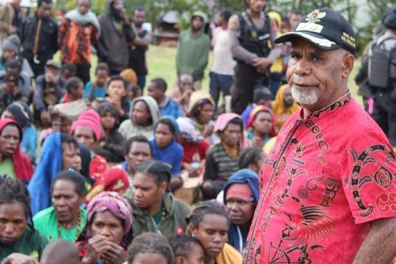 Deinas Geley Ajak Masyarakat Papua Tengah Terus Rajut Kebersamaan - JPNN.COM