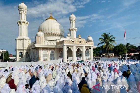 Ribuan Jemaah Thariqat Syattariyah di Nagan Raya Sudah Merayakan Idulfitri - JPNN.COM