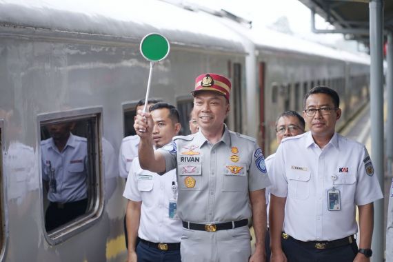 Flag Off Mudik Bersama BUMN, Jasa Raharja Berangkatkan Ribuan Pemudik via Kereta Api - JPNN.COM