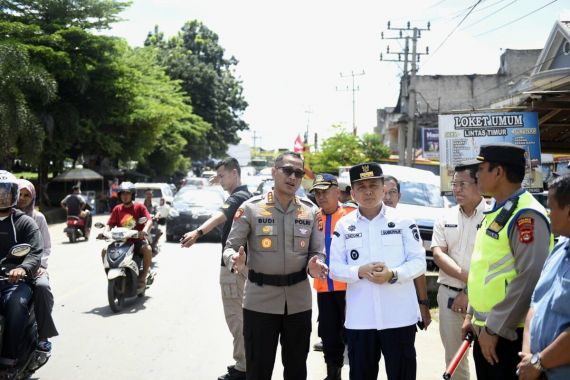Atasi Kemacetan Panjang, Agus Fatoni Usul Pelebaran Jalan Palembang-Betung ke Kementerian PUPR - JPNN.COM