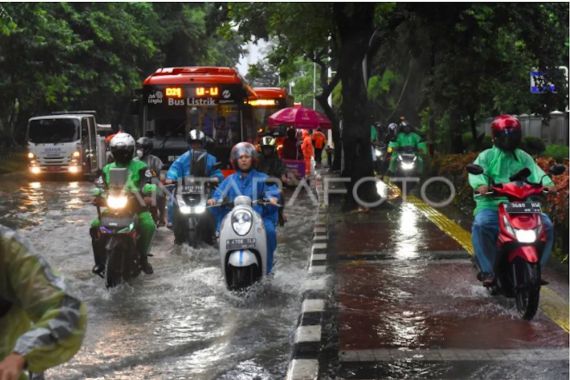 Sambut Idulfitri 1445 H, Sebagian Wilayah Indonesia Diguyur Hujan, Bagaimana Cuaca Jakarta? - JPNN.COM