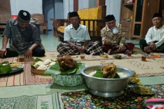 Suku Jawa di Kalimantan Lestarikan Budaya Sambut Idulfitri - JPNN.COM