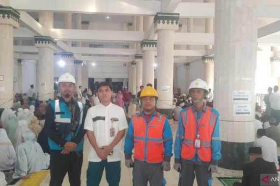 PLN Siagakan Dua Lapis Pasokan Listrik di Masjid Raya Hasyim Asy'ari Saat Salat Idulfitri - JPNN.COM