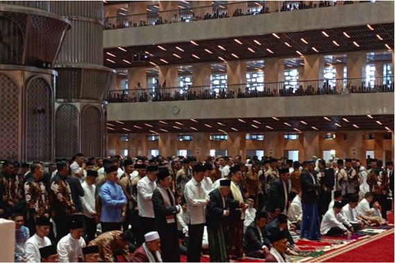 Presiden Jokowi dan Wapres Ma’ruf Amin Melaksanakan Salat Idulfitri di Masjid Istiqlal Jakarta - JPNN.COM