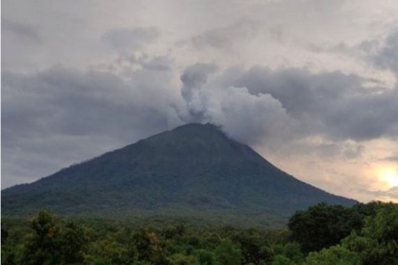 Gunung Ile Lewotolok Masih Aktif, Masyarakat Mohon Tetap Waspada - JPNN.COM