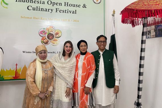 Rayakan Idulfitri di Pakistan, Dewi Perssik Bagikan Pengalamannya - JPNN.COM